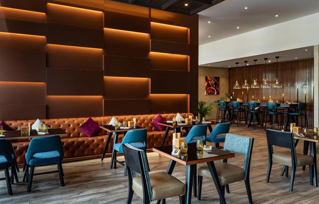 Radisson Dubai Damac Hills Hotell Eksteriør bilde