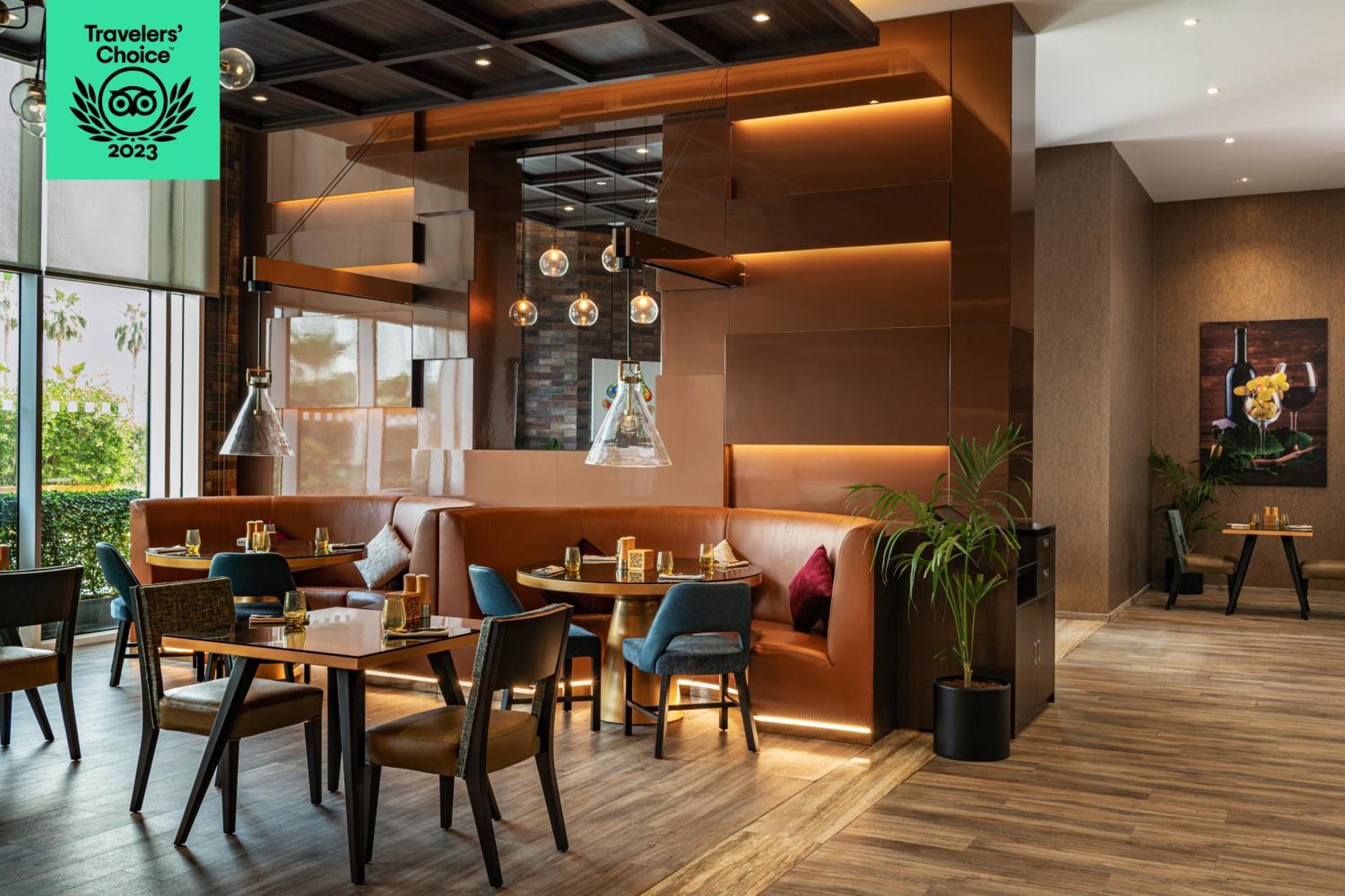 Radisson Dubai Damac Hills Hotell Eksteriør bilde