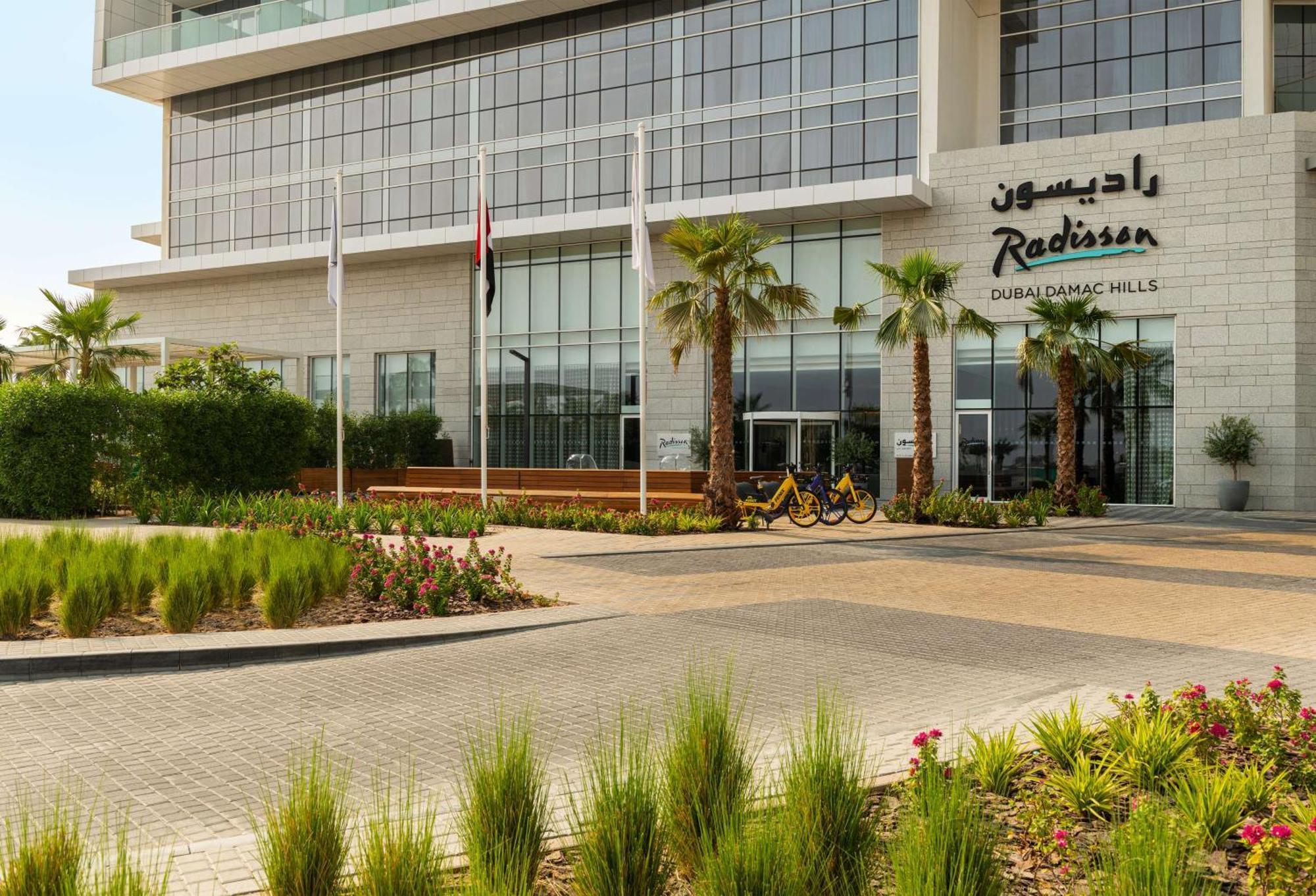 Radisson Dubai Damac Hills Hotell Eksteriør bilde