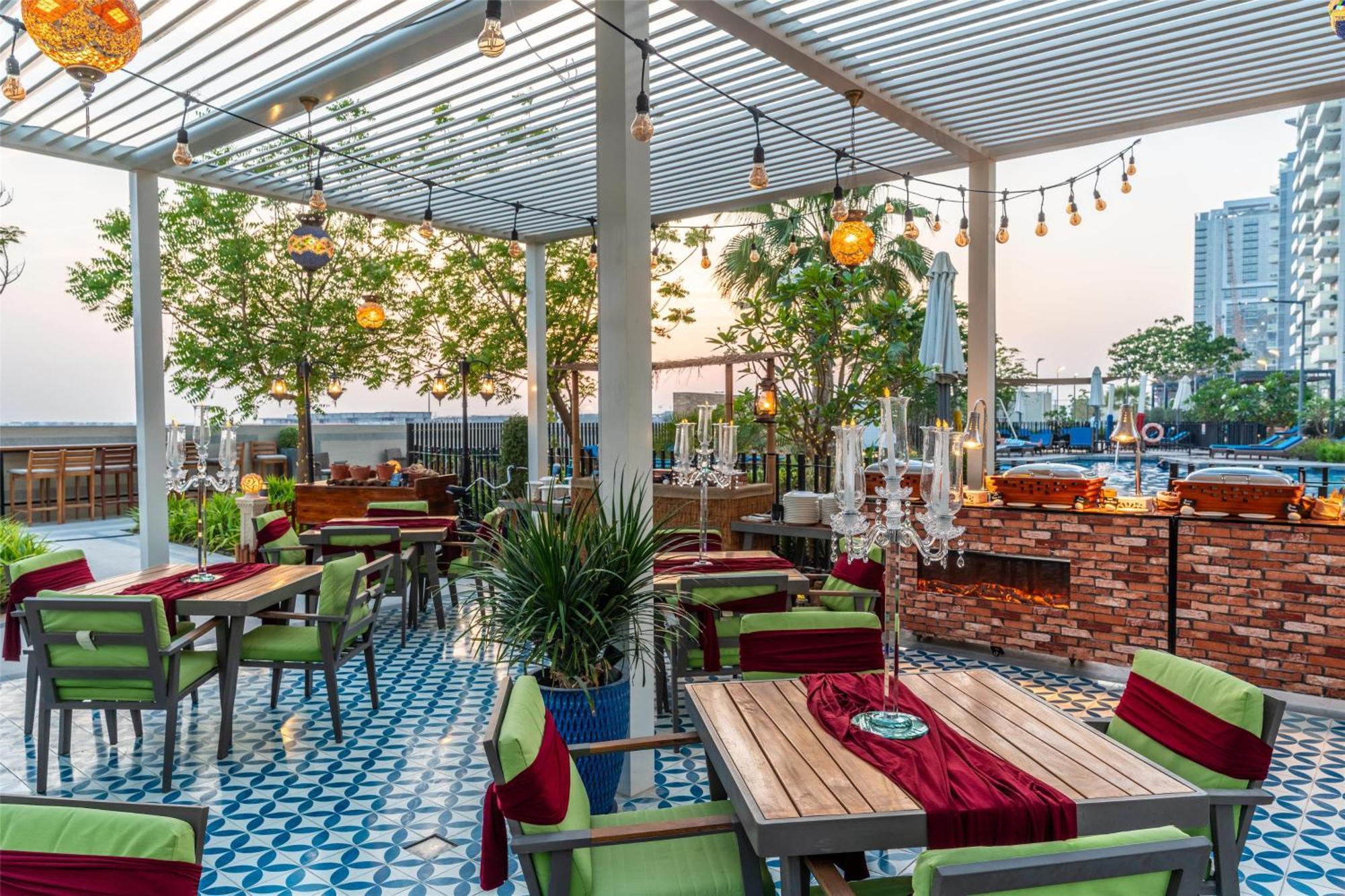 Radisson Dubai Damac Hills Hotell Eksteriør bilde